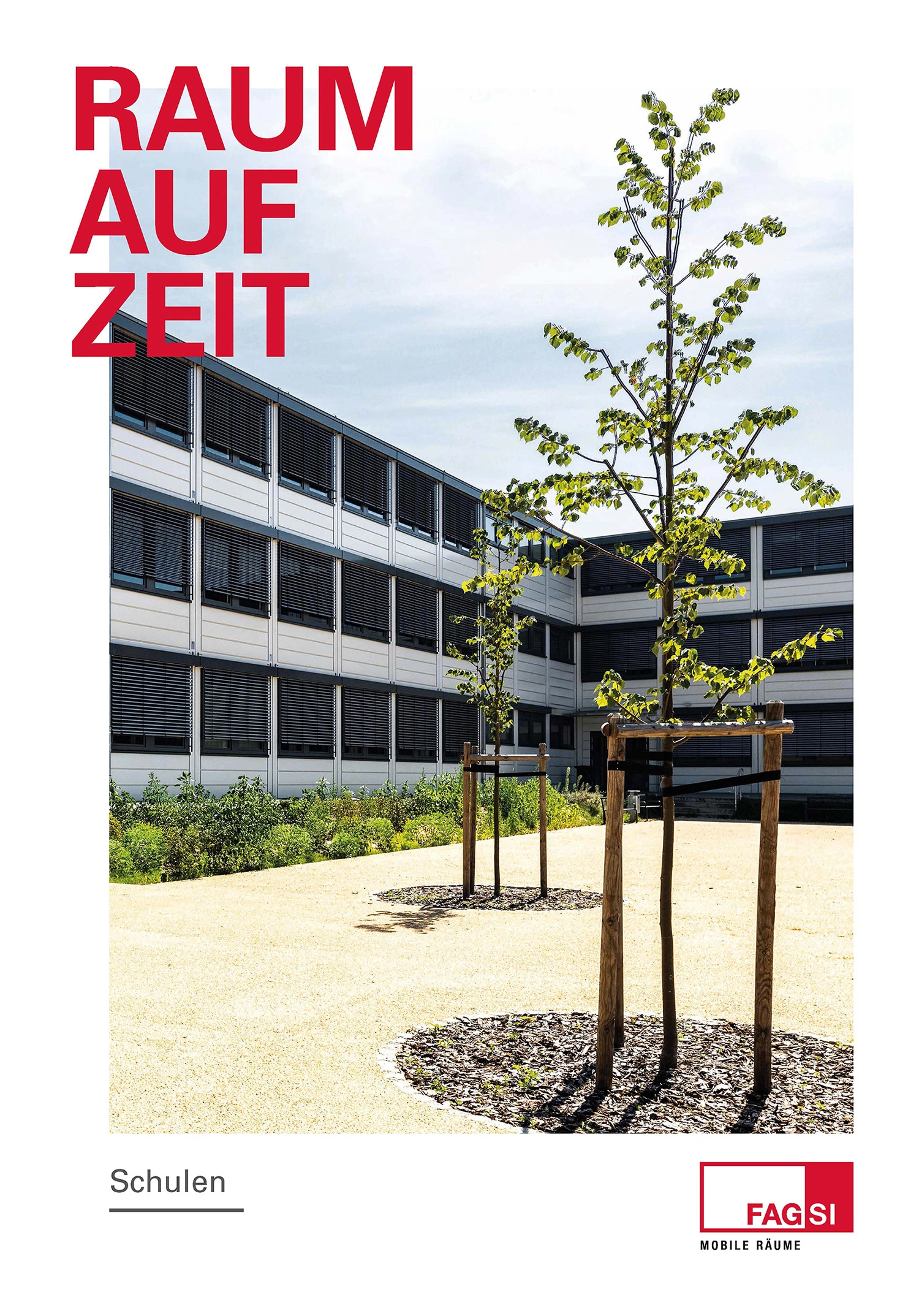 FAGSI-Broschürencover „Raum auf Zeit“ für Schulen mit Gebäudefoto und jungem Baum im Vordergrund